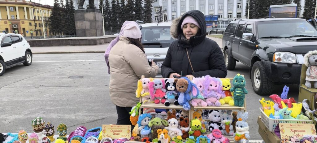 Пасхальные хлопоты: фоторепортаж с кемеровской ярмарки