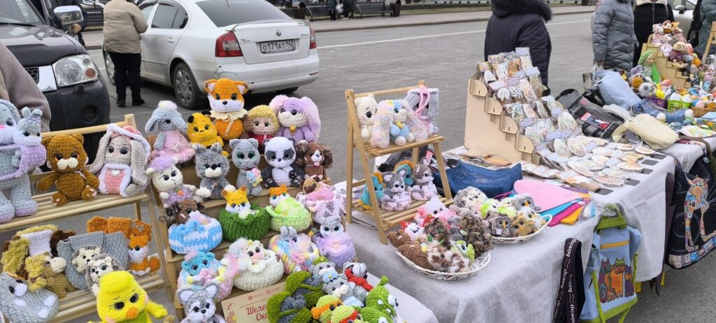 Пасхальные хлопоты: фоторепортаж с кемеровской ярмарки