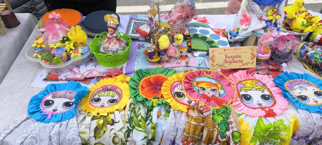 Пасхальные хлопоты: фоторепортаж с кемеровской ярмарки