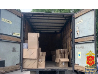 Хотел подставить коллегу: в Мысках ждет суда молодой парень за кражу товаров из грузовика маркетплейса