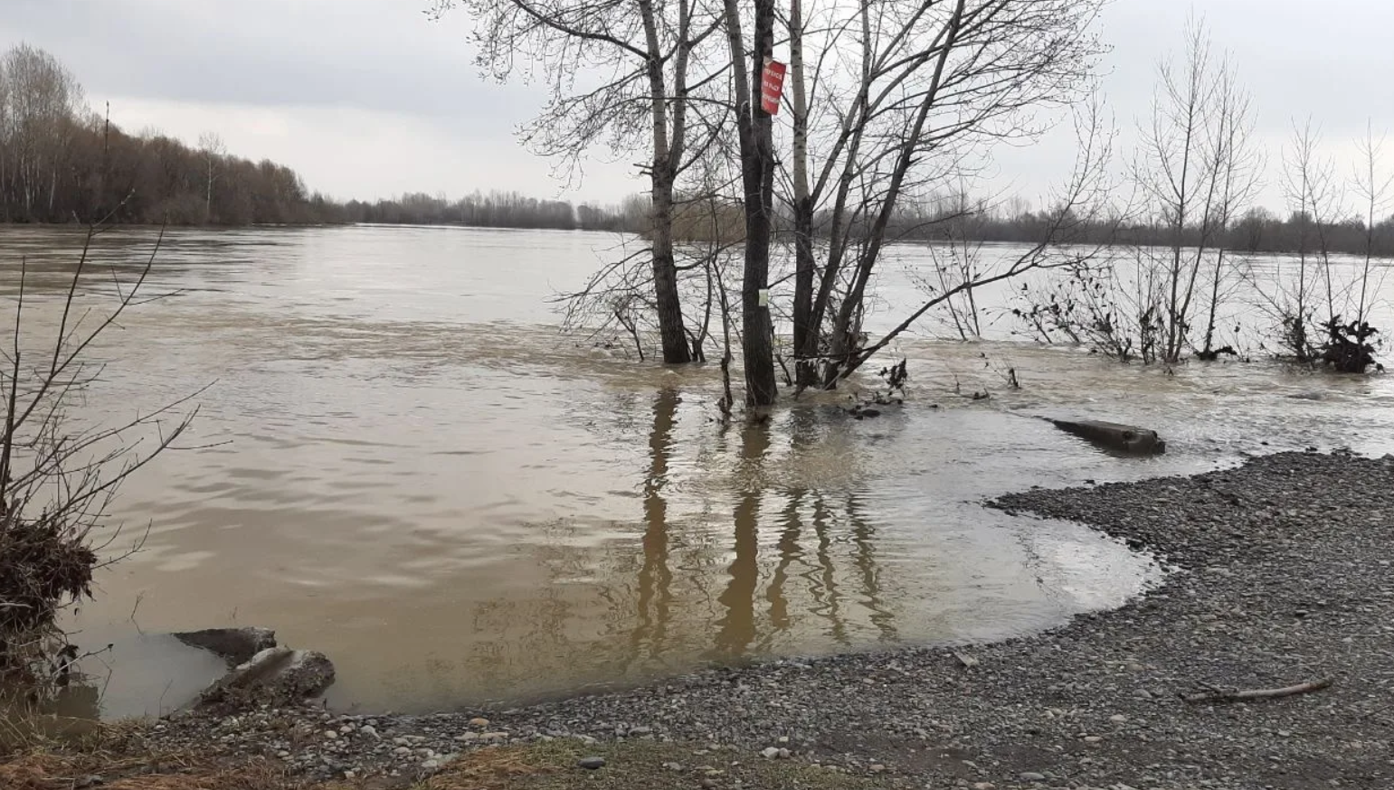 Синоптики прогнозируют, что Томь в Новокузнецке поднимется максимум чуть выше 7 метров