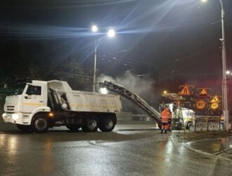 В Кемерове приступили к ямочному ремонту дорог классическим способом