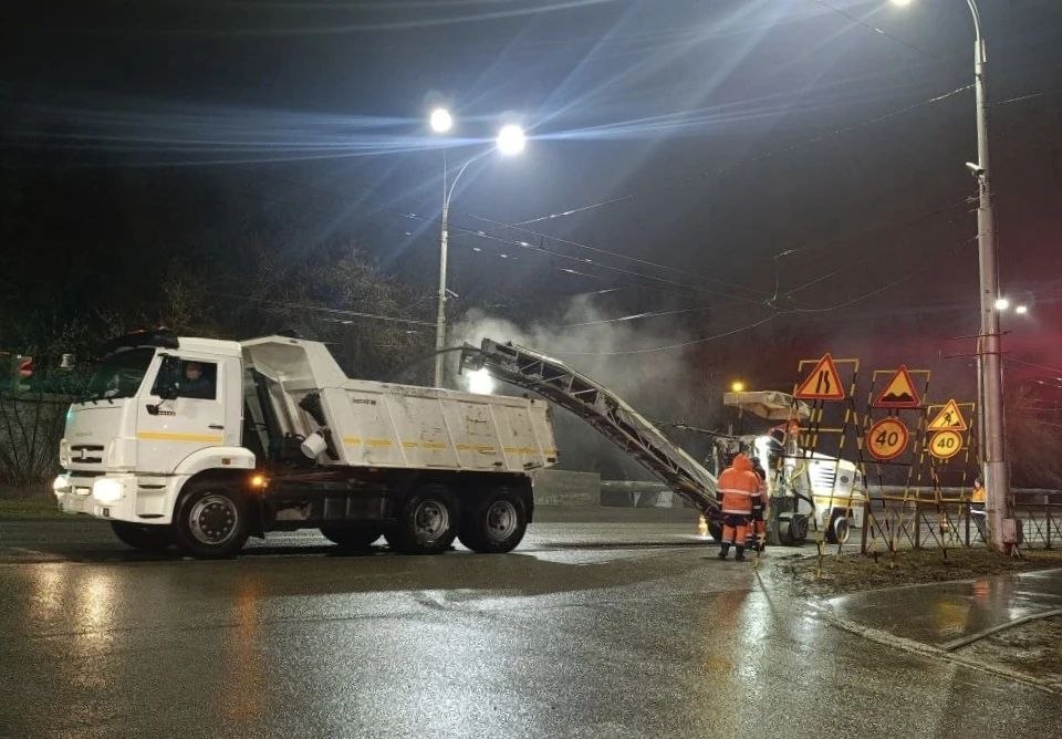 В Кемерове приступили к ямочному ремонту дорог классическим способом