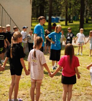 Более 450 вожатых из Кузбасса будут работать в детских лагерях России летом 2026 года