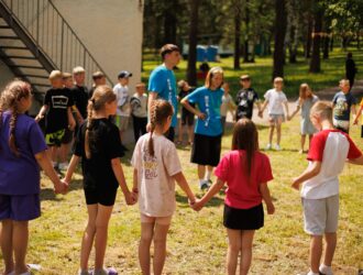 Более 450 вожатых из Кузбасса будут работать в детских лагерях России летом 2026 года