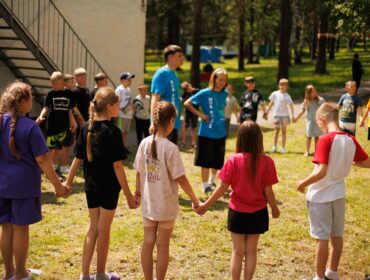 Более 450 вожатых из Кузбасса будут работать в детских лагерях России летом 2026 года