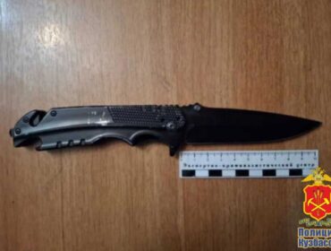 Кемеровчанину, который из ревности ударил ножом знакомого, грозит до 10 лет заключения