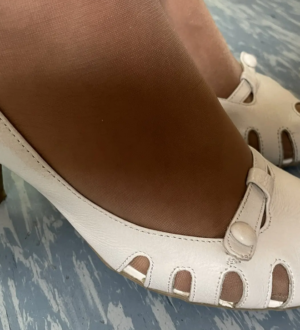 Врач-флеболог рекомендует носить обувь с супинатором и небольшим каблуком