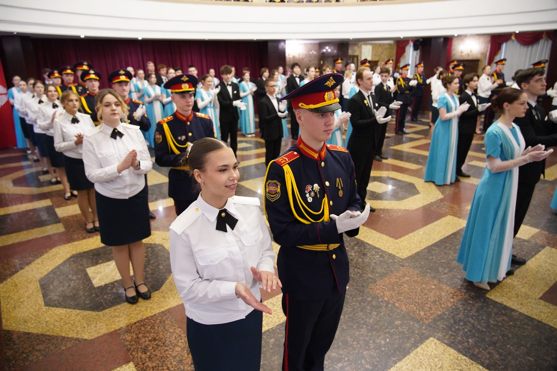 Воспитанники губернаторских образовательных организаций Кузбасса впервые побывали на кадетском балу «Хранители наследия»