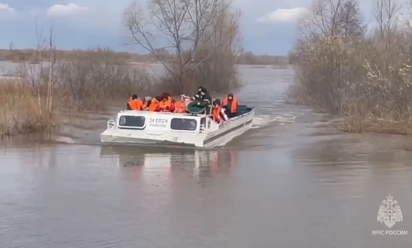 МЧС: более 90 населенных пунктов России оказались подтоплены