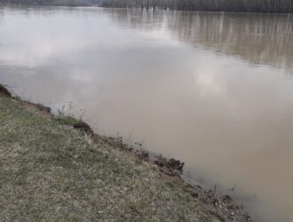 В Мариинском округе закрыли мост через реку Кия