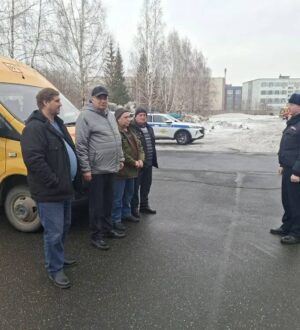 Кемеровские автоинспекторы проверяют школьные автобусы