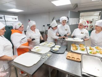 В Кемерове выбрали лучшего школьного повара