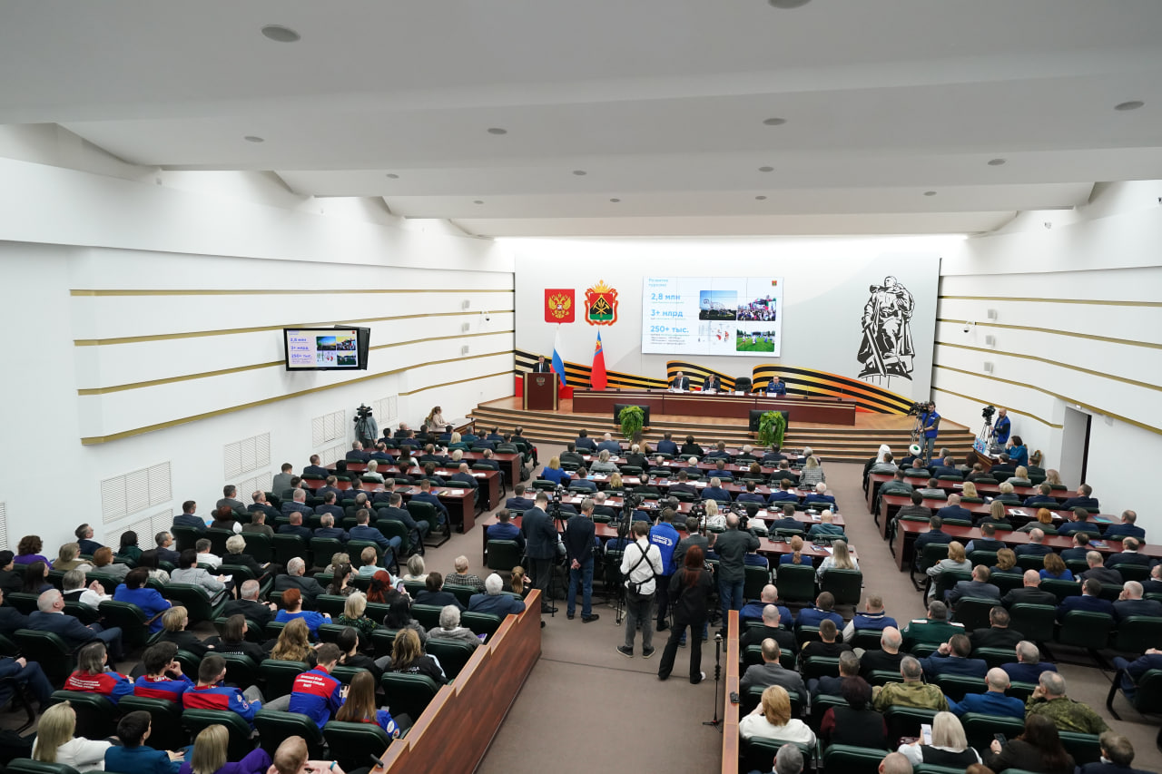 Илья Середюк отчитался о работе регионального правительства в 2025 году перед депутатами «Единой России» и других фракций парламента Кузбасса