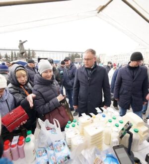 Илья Середюк оценил качество продукции на предпасхальной ярмарке