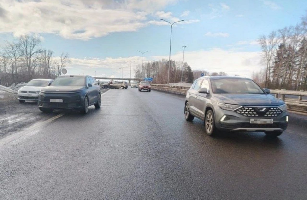 В Кемеровском округе разом столкнулись семь автомобилей