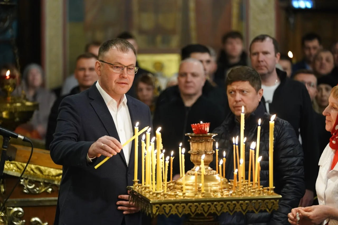 Илья Середюк поздравил кузбассовцев с Пасхой