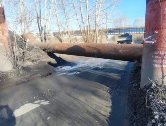 В Новокузнецке вышедшая из берегов Кондома затопила дорогу