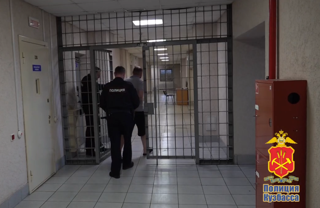 В Прокопьевске оперативно поймали мужчин, обворовавших дом знакомого