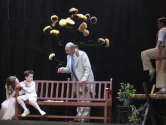 На сцене Прокопьевского драмтеатра представили оригинальную премьеру по пьесе Тургенева