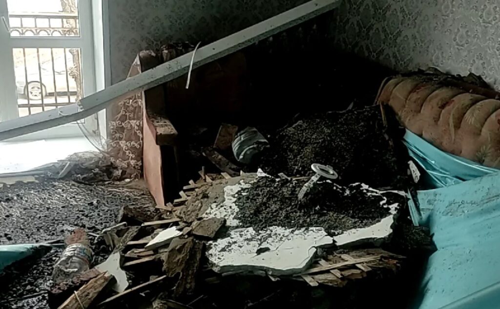 В Новокузнецке обвалился потолок в одном из жилых домов в микрорайоне Абашево