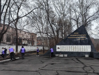 В Новокузнецке началась уборка памятных мест в преддверии Дня Победы