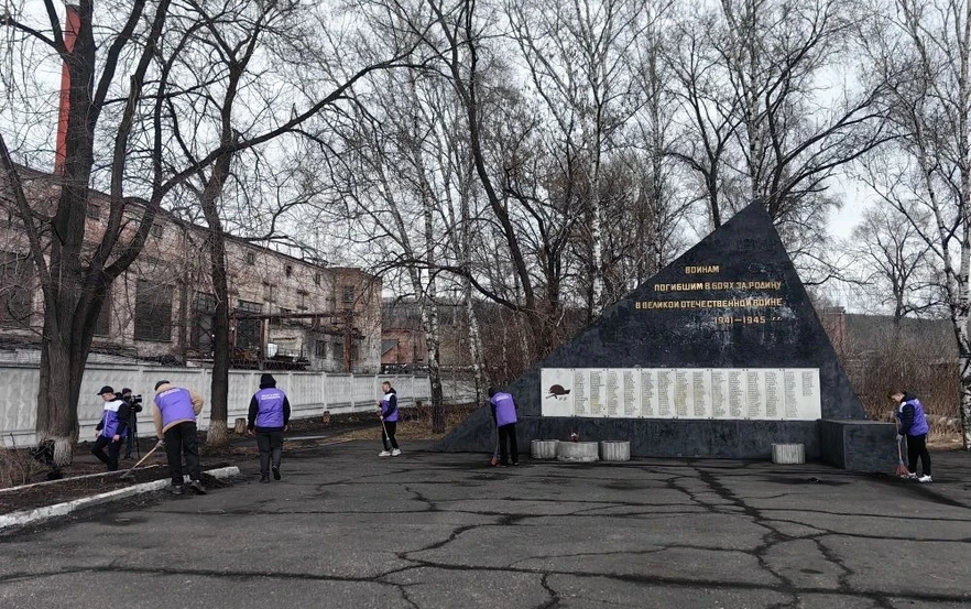 В Новокузнецке началась уборка памятных мест в преддверии Дня Победы