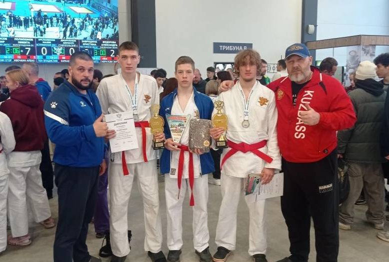 Трое кузбасских спортсменов стали серебряными призерами первенства России по рукопашному бою