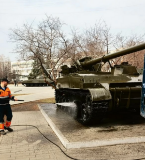 В Новокузнецке моют военную технику
