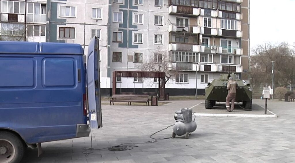 В новокузнецком музее военной техники под открытым небом взялись за покраску экспонатов