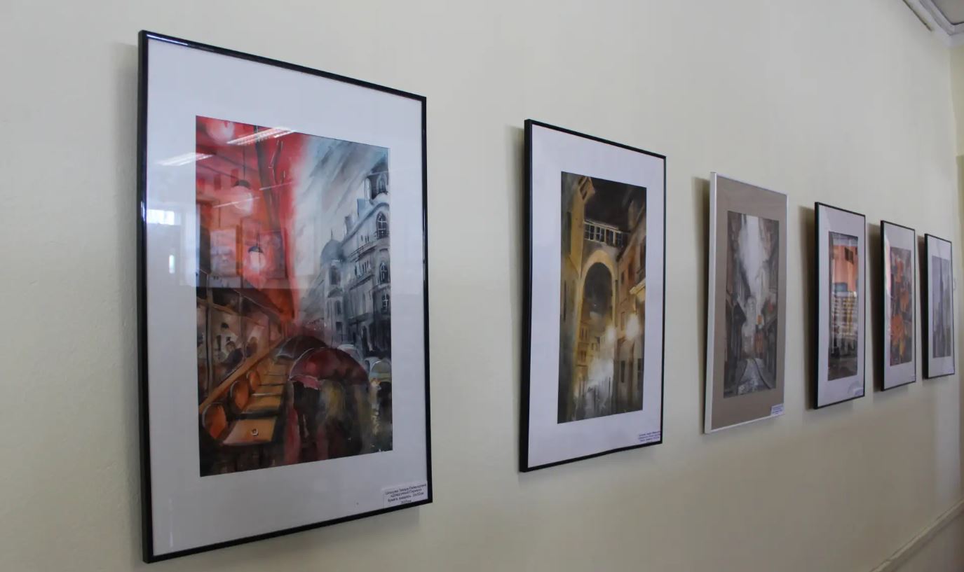 В Новокузнецке представили экспозицию акварельных работ архитектора Тамары Шлыковой