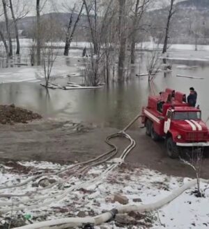 Река в Междуреченске грозит затопить городские улицы