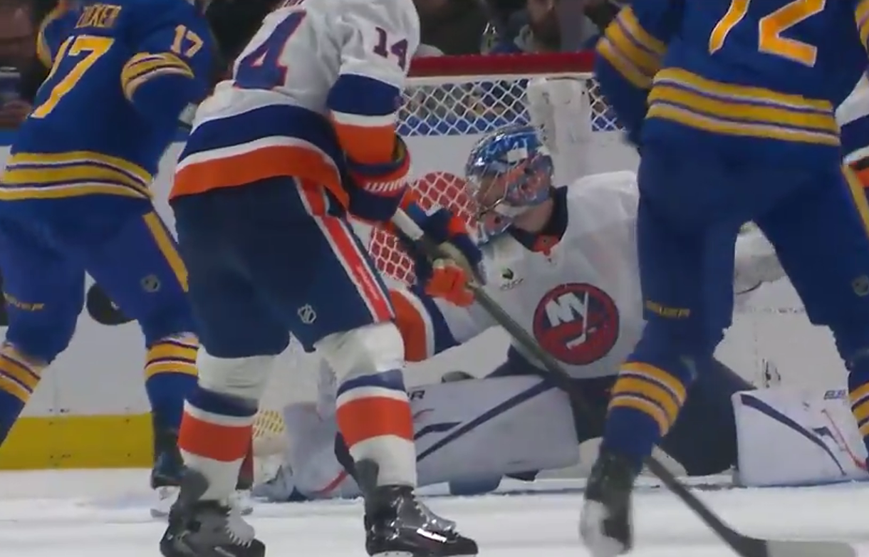 29 сэйвов Сорокина не уберегли «Айлендерс» от поражения в игре с «Баффало»