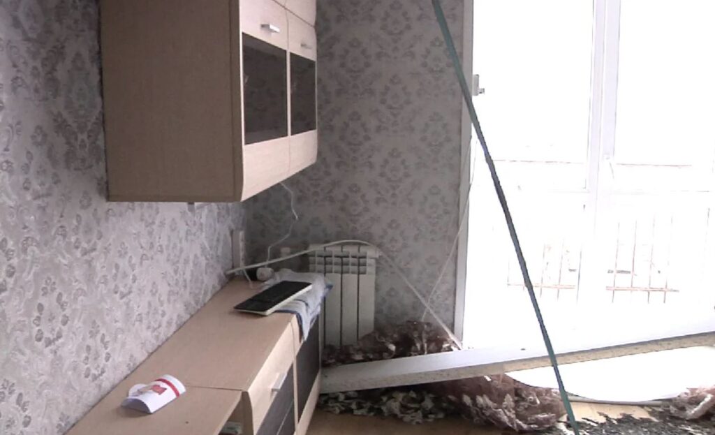 В Новокузнецке обвалился потолок в одном из жилых домов в микрорайоне Абашево