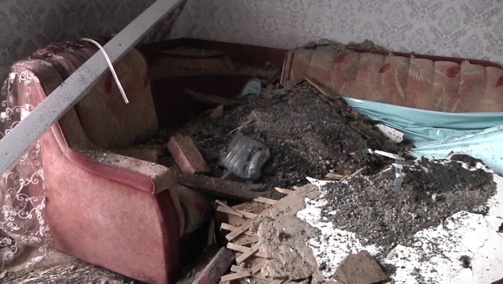 В Новокузнецке обвалился потолок в одном из жилых домов в микрорайоне Абашево