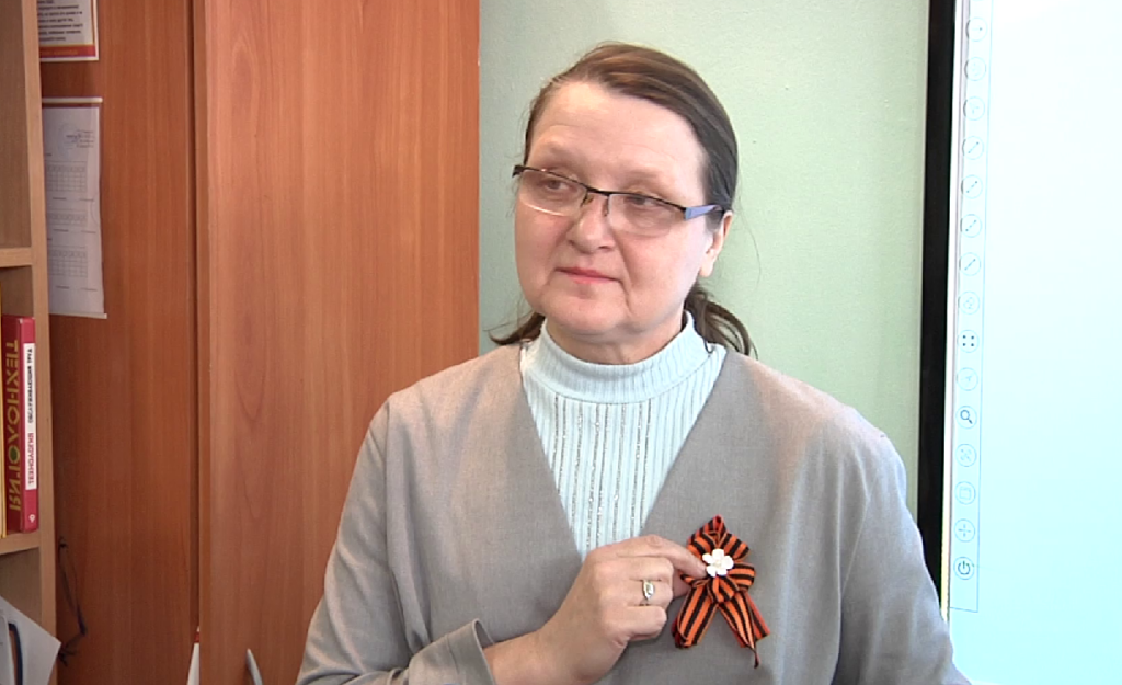 В Новокузнецке для школьников провели мастер‑класс «Георгиевская лента — символ Победы»