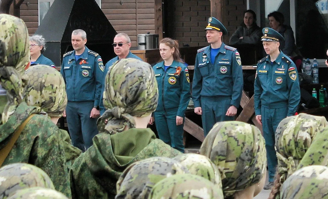 В Новокузнецке учащиеся кадетских классов МЧС стали участниками военно-патриотической игры «Щит Отечества»