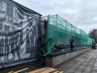 Ремонт стены на Бульваре Героев в Новокузнецке не помешает торжествам на День Победы