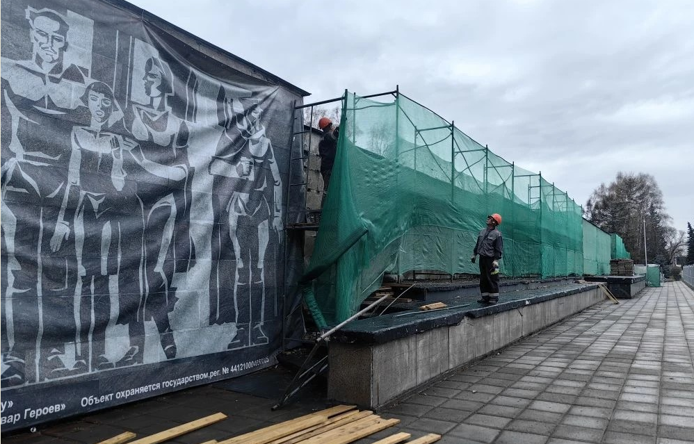 Ремонт стены на Бульваре Героев в Новокузнецке не помешает торжествам на День Победы