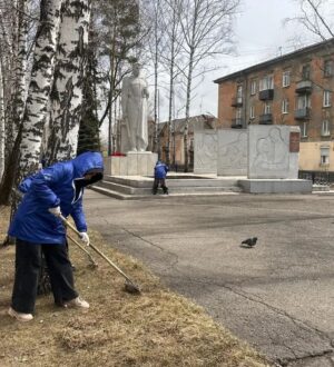 Каждый второй мужчина и каждая третья женщина в России избегают субботников на работе