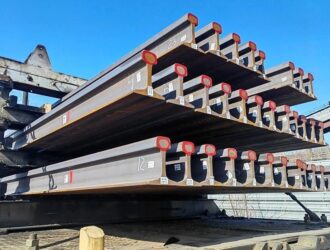 Кузбасские металлурги произвели инновационные рельсы для интенсивного тяжеловесного движения