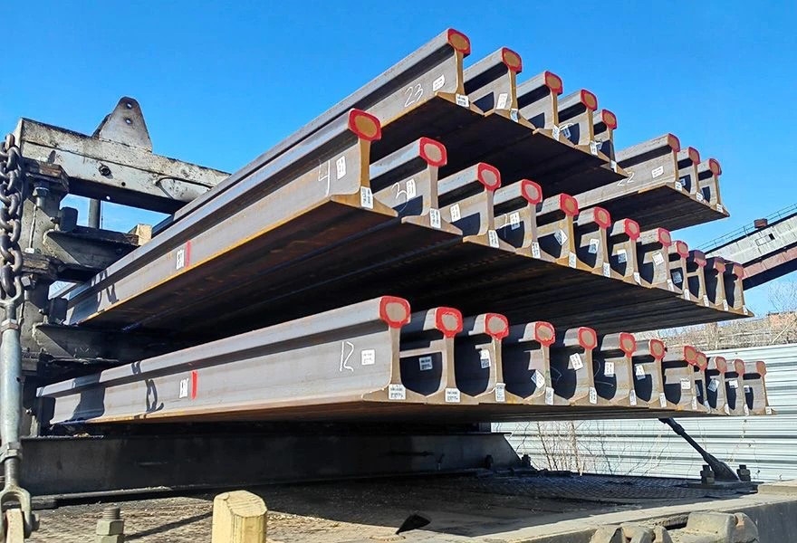 Кузбасские металлурги произвели инновационные рельсы для интенсивного тяжеловесного движения