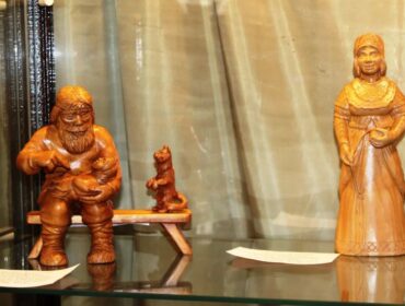 В Новокузнецке открыли выставку в память о талантливом резчике по дереву Анатолии Смолине