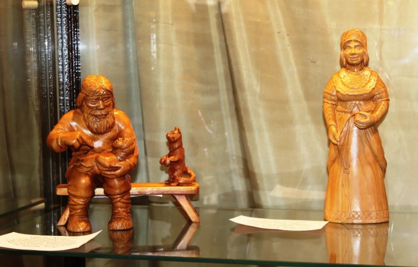 В Новокузнецке открыли выставку в память о талантливом резчике по дереву Анатолии Смолине