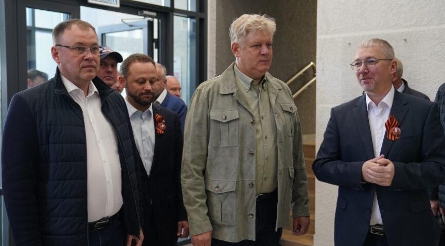Илья Середюк и Анатолий Серышев проинспектировали знаковые стройки в Шерегеше