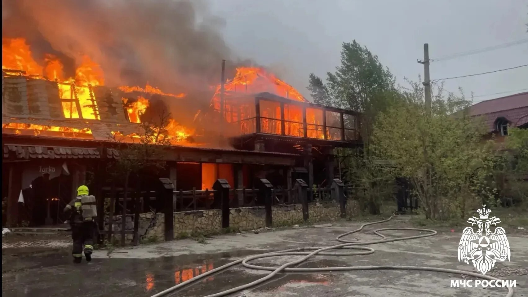Полиция подозревает в поджоге здания в Новокузнецке школьницу