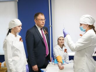 Илья Середюк в День медсестер посетил Кузбасский медицинский колледж