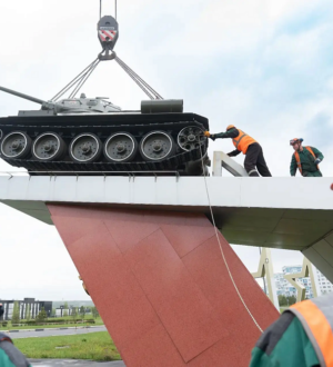 В Кемерове танк Т-34 вернулся на свое место