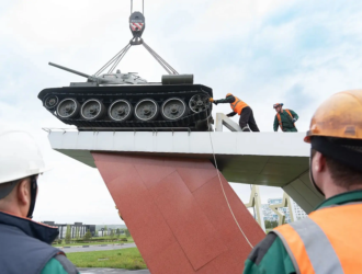 В Кемерове танк Т-34 вернулся на свое место