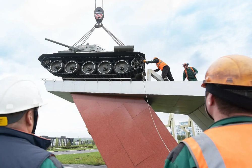 В Кемерове танк Т-34 вернулся на свое место
